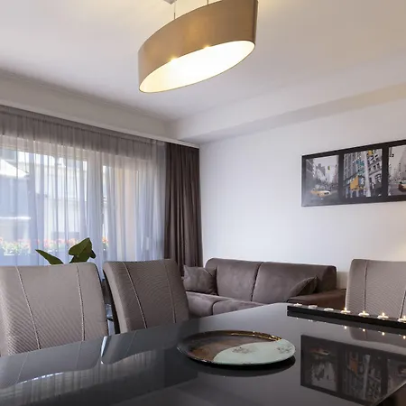 The Queen Luxury - Carlotta *