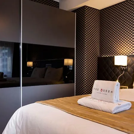 The Queen Luxury - Carlotta Luxemburg
