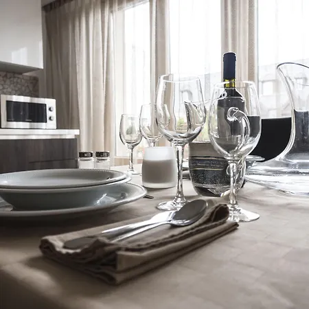 The Queen Luxury - Carlotta Luxembourg