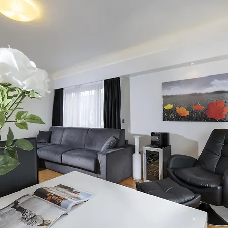 The Queen Luxury - Carlotta Lucembursko