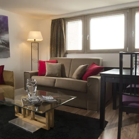 The Queen Luxury - Carlotta Luxemburg