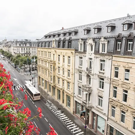 The Queen Luxury - Carlotta Lucembursko