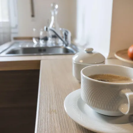 The Queen Luxury - Carlotta